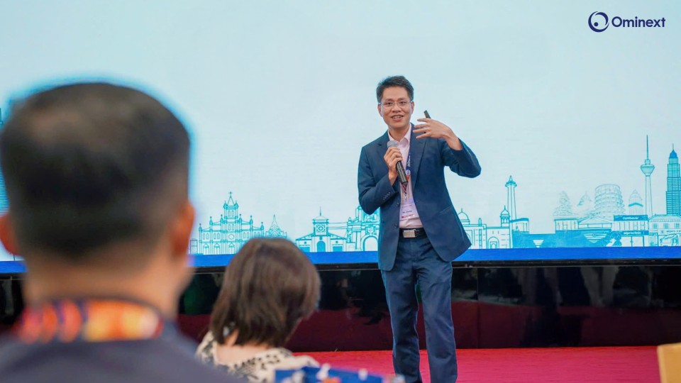 오미넥스트 CEO Tran Quoc Dung 발표 사진